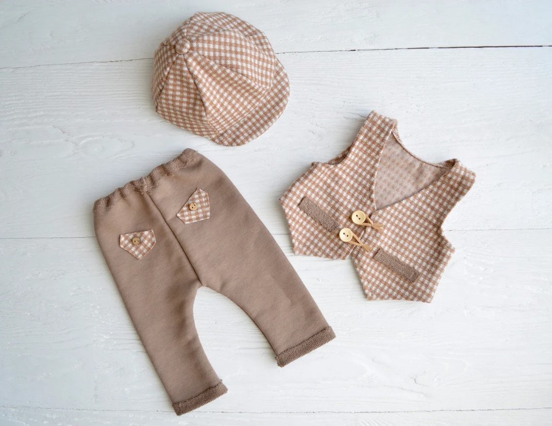 Brown newborn boy photo prop outfit: newsboy cap, vest and pants set. - 其他 - 其他材质 咖啡色