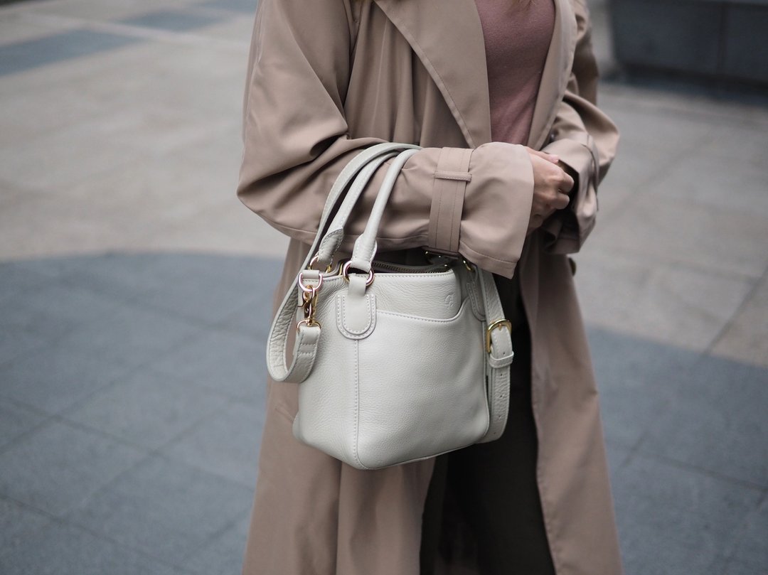 Mini honey (Smoky Grey) : Mini tote bag, Crossbody bag, Cow leather, White-Grey - 手提包/手提袋 - 真皮 灰色