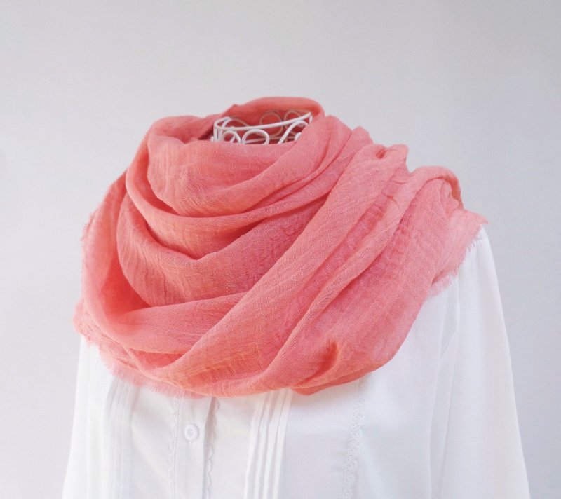 草木染・茜染・有机棉・纱・知多木绵・大尺寸长版披肩・温暖心房的珊瑚橘 - 围巾/披肩 - 棉．麻 橘色