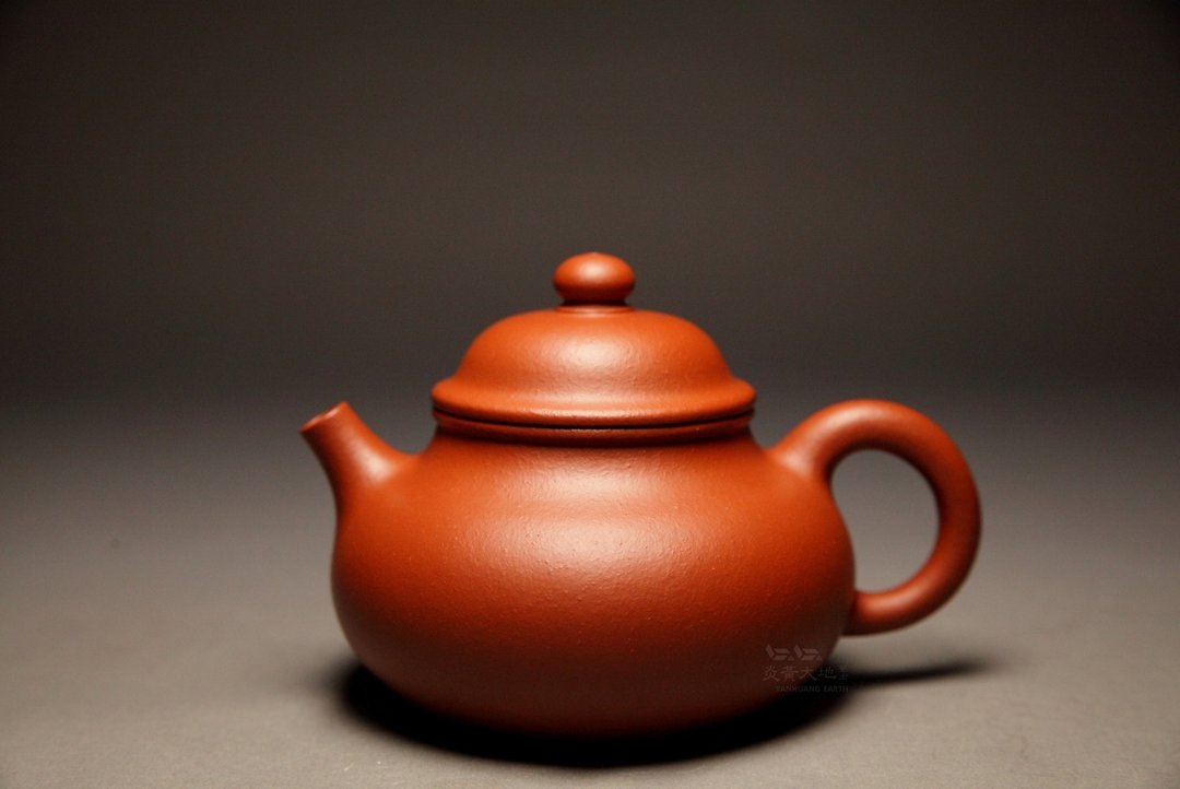 【容天】炎黄大地艺术 龙山堂 传统手工 石红朱泥 200cc - 茶具/茶杯 - 陶 红色