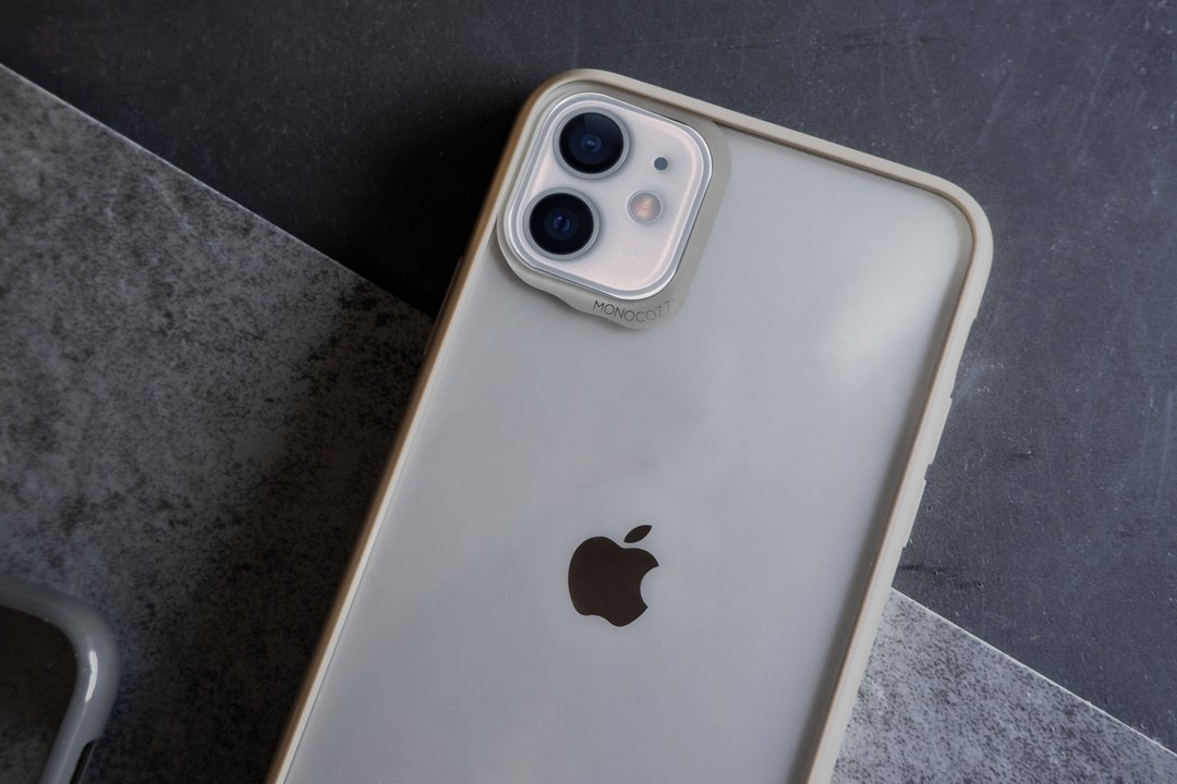MONOOCZZI |  iPhone12 防撞软胶边亚加力透明手机壳 - 米色 - 手机壳/手机套 - 其他材质 卡其色