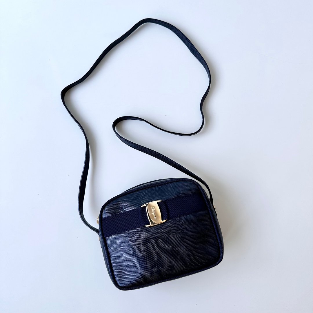 Ferragamo海军蓝蜥蜴皮压纹Vara侧背包D92 - 侧背包/斜挎包 - 真皮 