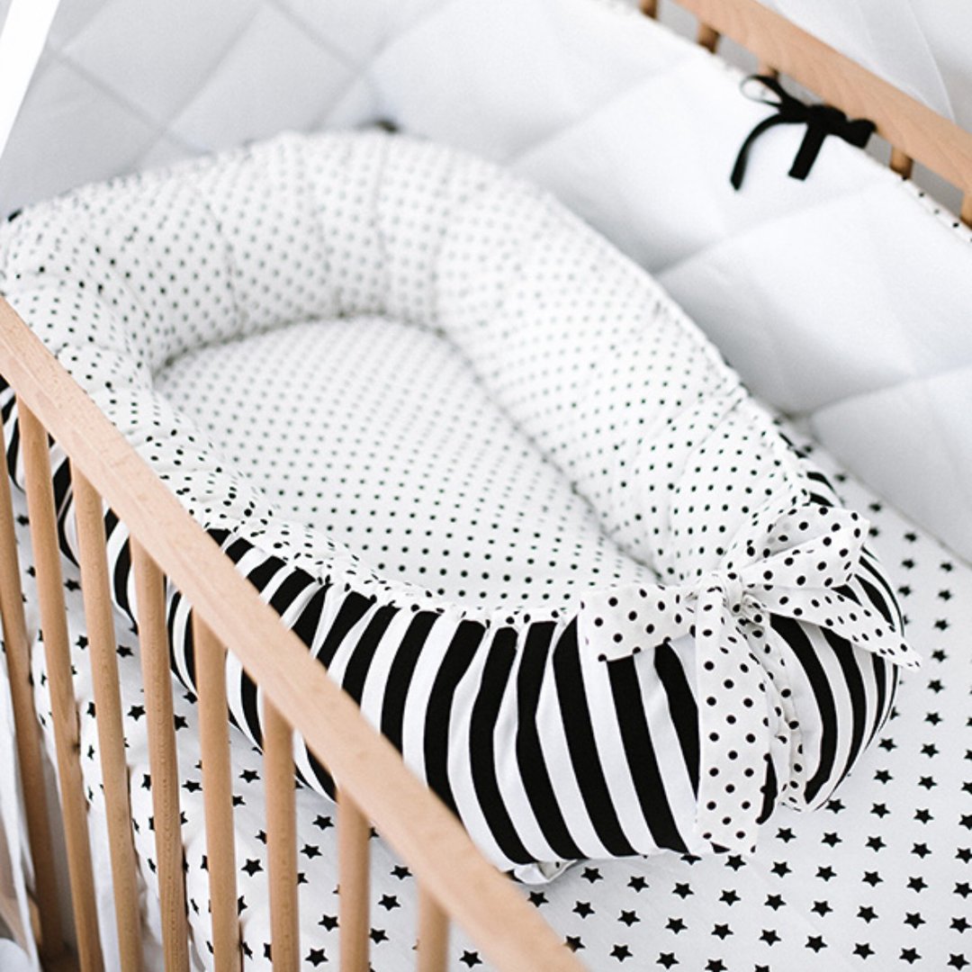Monochrome Baby Nest in dots- baby sleeping bed - newborn snuggle nest - 婴儿床上用品 - 棉 白色