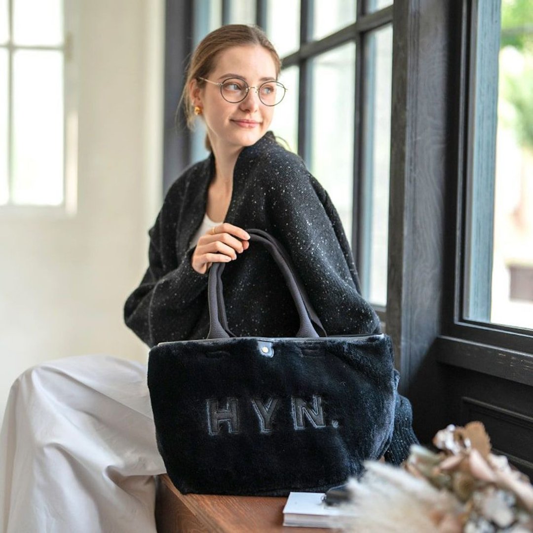 Fur Bag Tote Bag L Size Large A4 Boat Shape Fashionable Japan Women's HAYNI [Black] - 手提包/手提袋 - 聚酯纤维 黑色