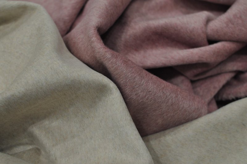Flat 135 X 台湾设计师 90% wool 专属 定制化 绣字服务 毛毯 - 被子/毛毯 - 羊毛 粉红色