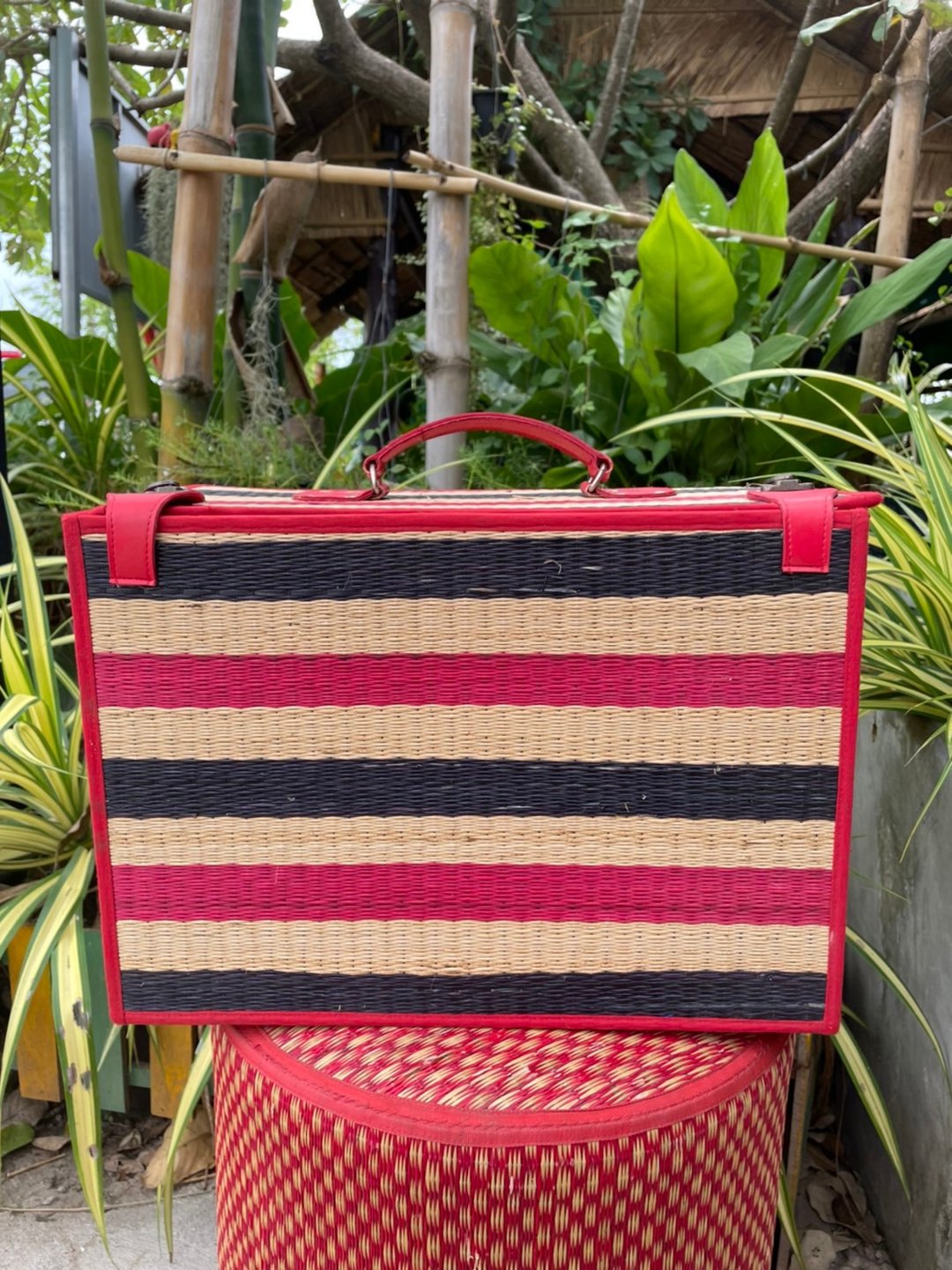 Reed tote bag with colourful striped weaving. weaving of several colours stripes - 手提包/手提袋 - 植物．花 多色