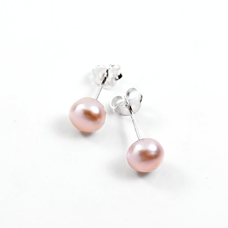 极简 | 6mm天然扁圆馒头型淡水珍珠925纯银耳环.浅粉藕色 - 耳环/耳夹 - 珍珠 粉红色