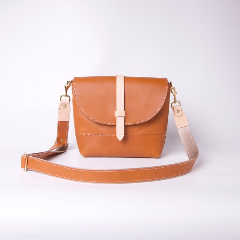经典侧背包 Cross Body Bag / 浅棕 Tan - 侧背包/斜挎包 - 真皮 卡其色
