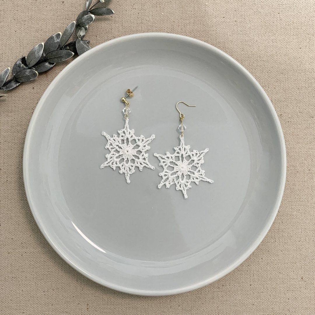 手作饰品 | 雪花 垂坠耳环 钩针编织 手工编织 圣诞 - 耳环/耳夹 - 棉 多色