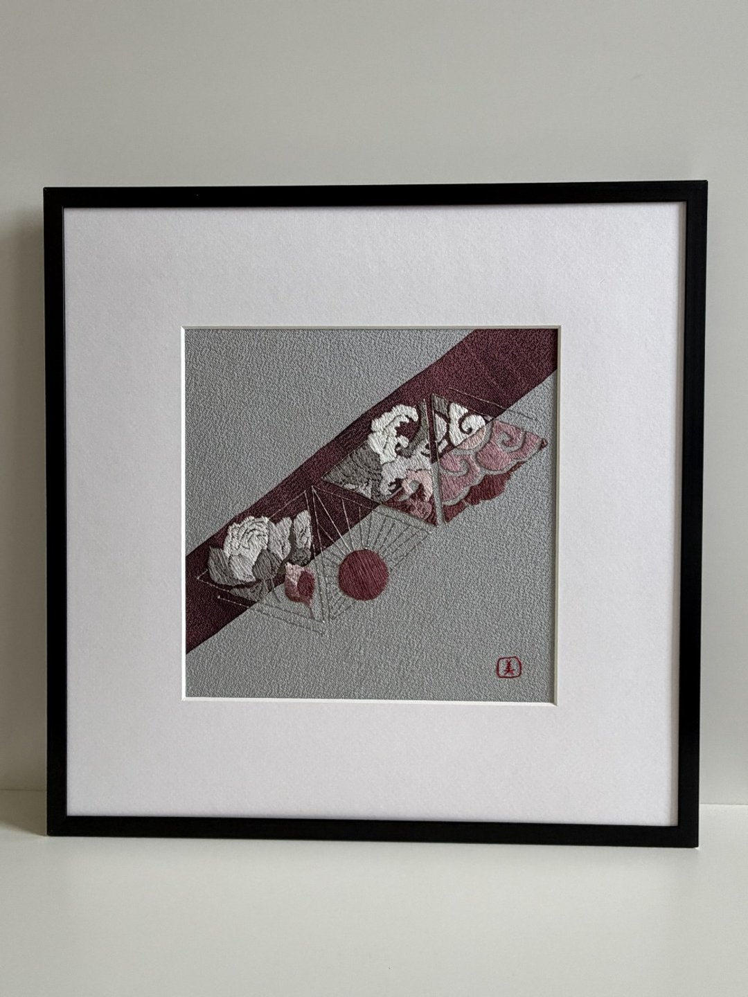 日本刺绣艺术 万象之彩 -Cosmic Landscape- 100% 正绢 33.5cm 方型金属画框 手工刺绣 附艺术家限定收纳盒 - 海报/装饰画/版画 - 丝．绢 灰色