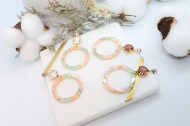 O-Ring Resin Bead Glass Crystals 925 Silver Post Earrings - 耳环/耳夹 - 树脂 