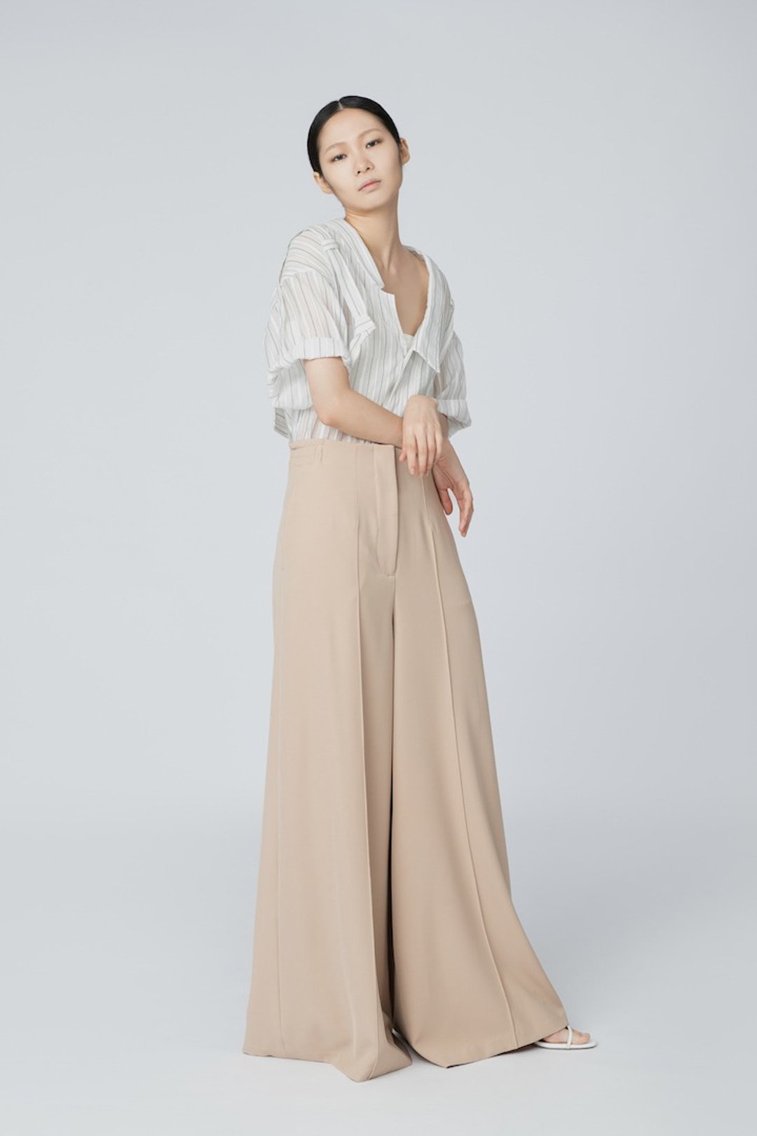 高腰修身长裤-杏色/ High-rise wide-leg pants - Almond - 女装长裤 - 聚酯纤维 卡其色