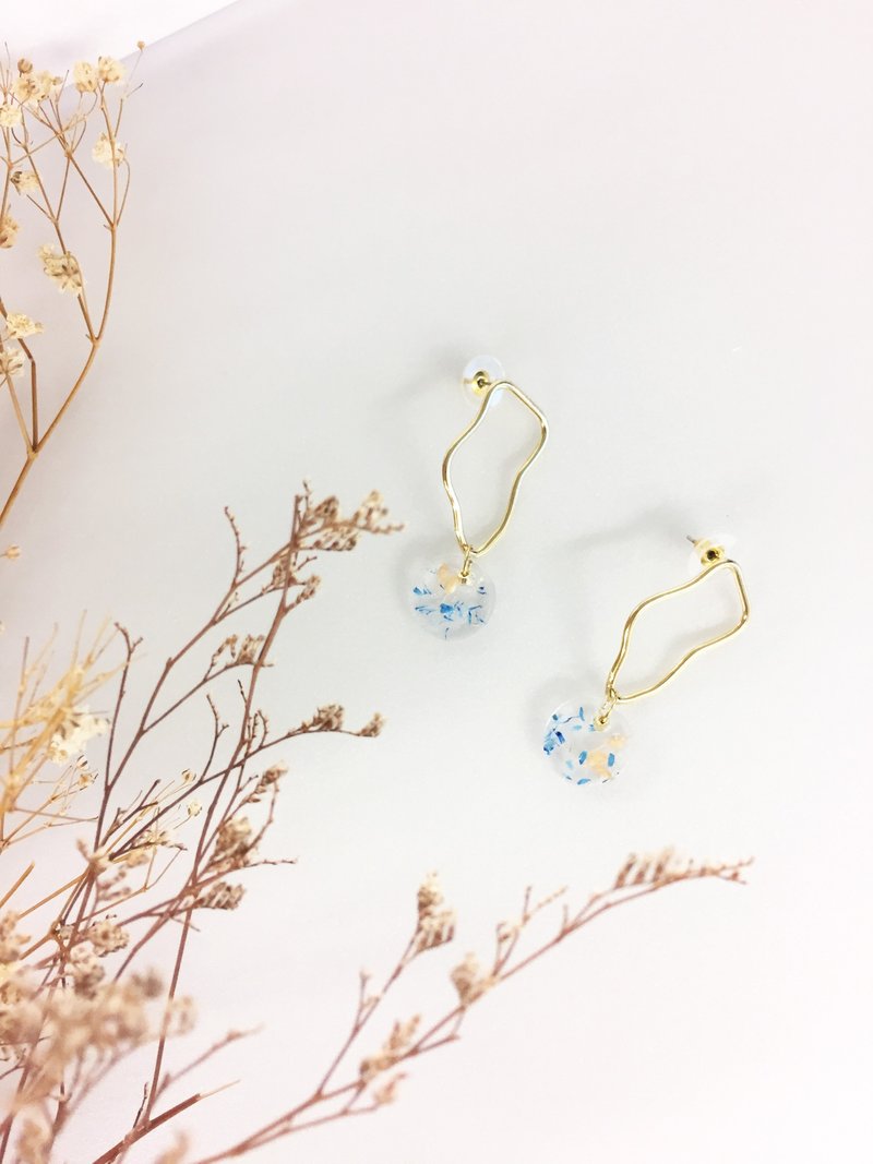 金属轮廓 蓝色干花散落耳针 (金) - 耳环/耳夹 - 树脂 多色