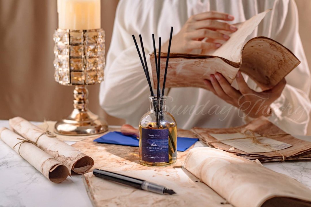Reed diffuser 125mL In the Library Scent by Sunday Theory - 香薰/精油/线香 - 其他材质 红色