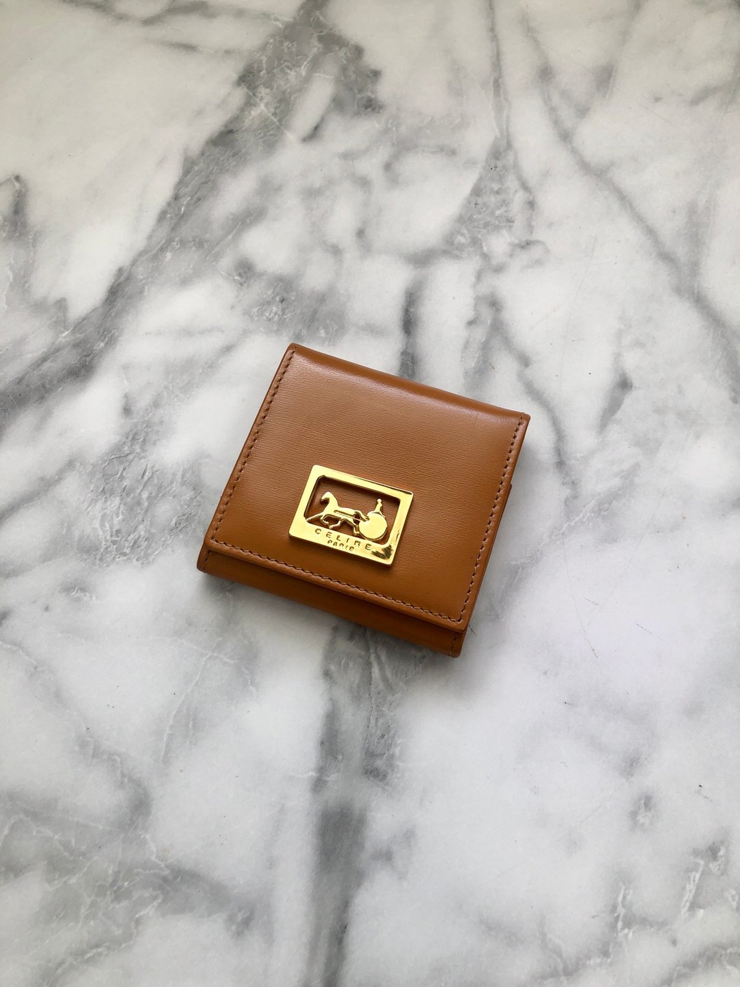 【 日本直送 名牌中古包 】CELINE  સેલિન 钱包 驼色 标志 皮革 零钱包 vintage 古董 8c6y75 - 皮夹/钱包 - 真皮 咖啡色
