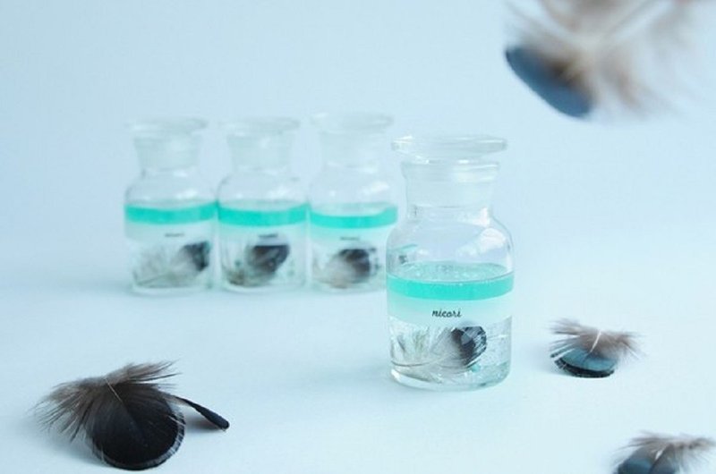 [Forest scented aroma bottle, golden pheasant bird feather essential oil 100%] magical bottle - 蜡烛/烛台 - 蜡 