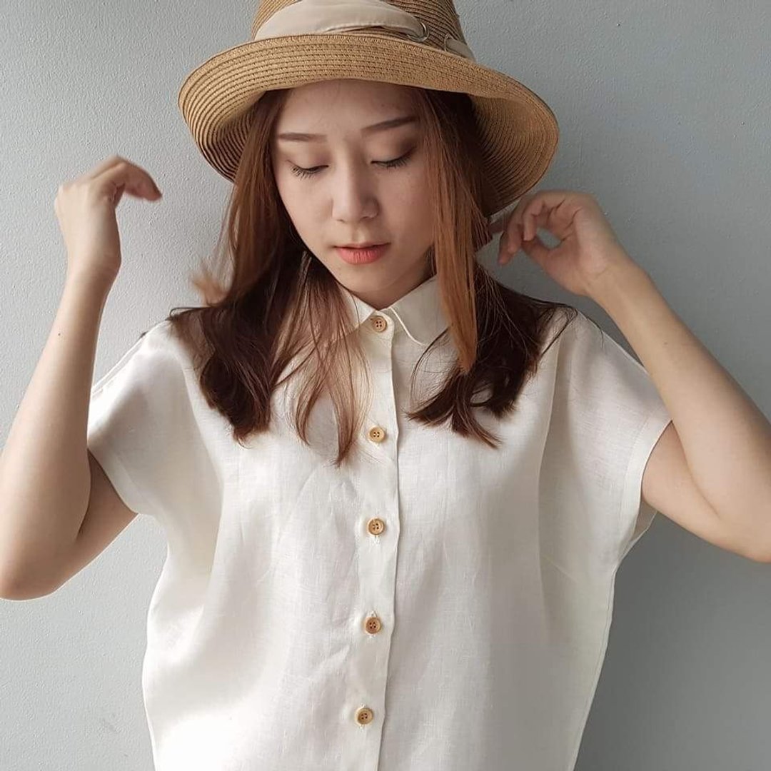 Linen Shirt with Wooden buttons (Short-sleeved)-Off white - 女装衬衫 - 棉 白色
