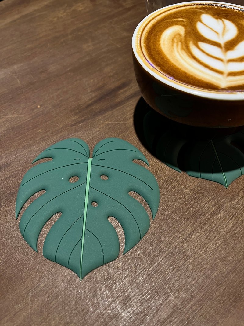 龟背芋软胶杯垫 植物隔热垫 - 杯垫 - 塑料 绿色