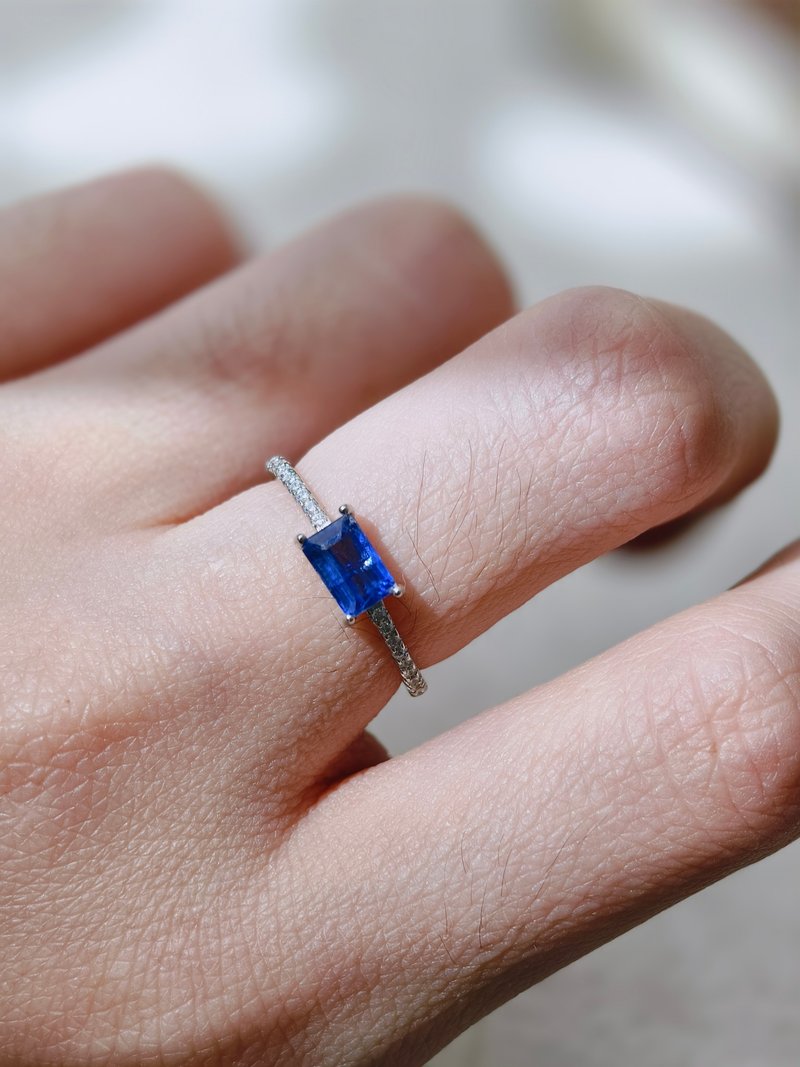 天然蓝晶石 长方形切工 0.77 克拉 经典款 925 银 色泽美的像蓝宝石 - 戒指 - 宝石 蓝色