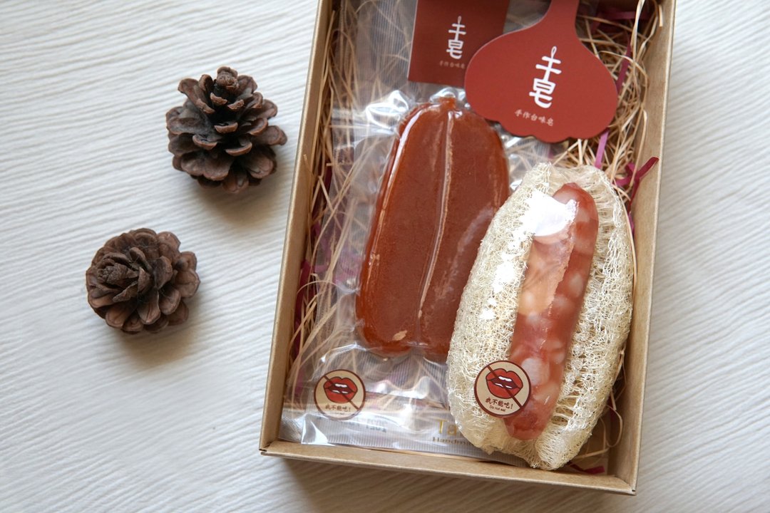 【经典红】大肠包小肠+乌鱼子手工皂礼盒、年节送礼、交换礼物 - 肥皂/手工皂 - 浓缩/萃取物 