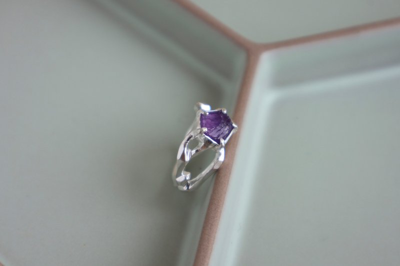 原创设计手作孤品紫水晶原石面纯银肌理戒指 - 戒指 - 水晶 紫色