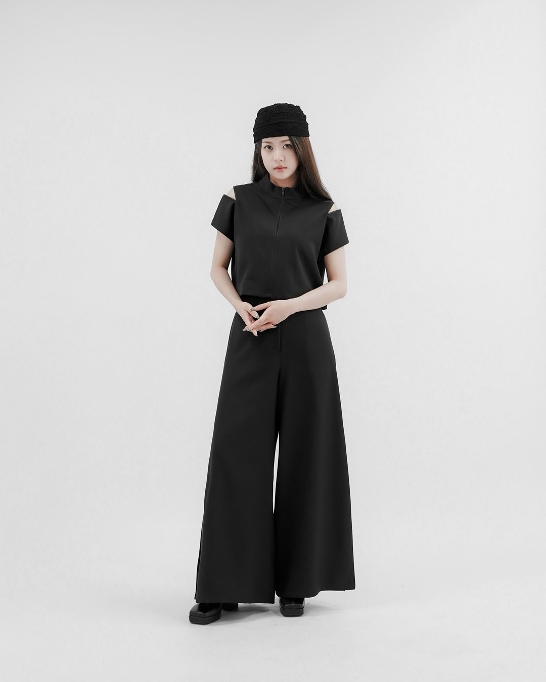 MUKK DESIGN 拉链造型半袖短版上衣 - 女装上衣 - 聚酯纤维 黑色