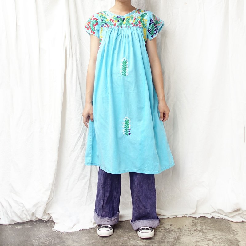 BajuTua /古着/ 墨西哥Oaxaca 花草手工刺绣洋装 - 水蓝(特价) - 洋装/连衣裙 - 棉．麻 蓝色