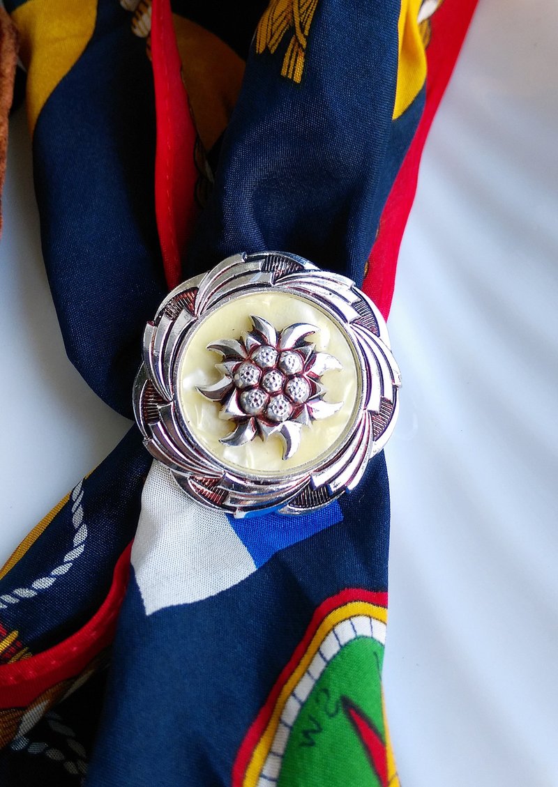 【西洋古董饰品】银色调 旋转 雪绒花 花卉 围巾夹 丝巾扣 丝巾夹 - 其他 - 其他金属 金色