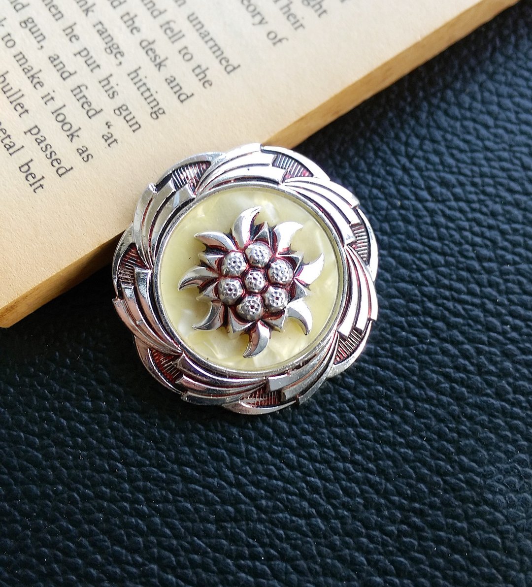 【西洋古董饰品】银色调 旋转 雪绒花 花卉 围巾夹 丝巾扣 丝巾夹 - 其他 - 其他金属 金色