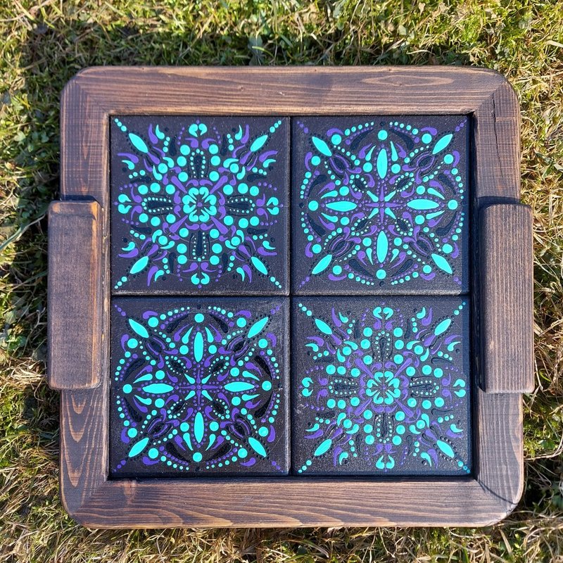 带有手绘木瓷砖的木质咖啡托盘 - 托盘/砧板 - 木头 紫色