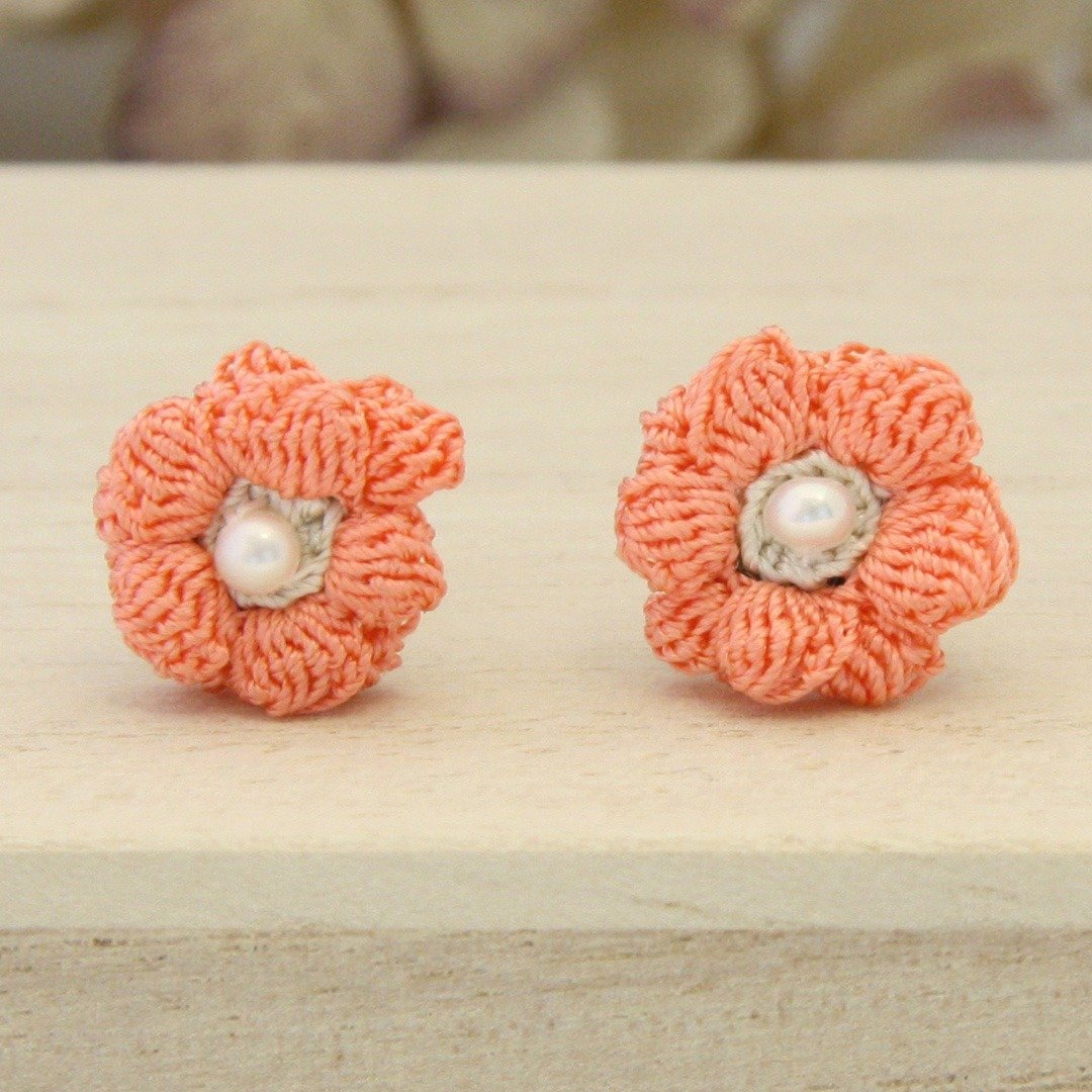 "Buttercup" pearl and coral-colored floret earrings / pearl and pink floret earrings (K14GF, gift) - 耳环/耳夹 - 丝．绢 粉红色