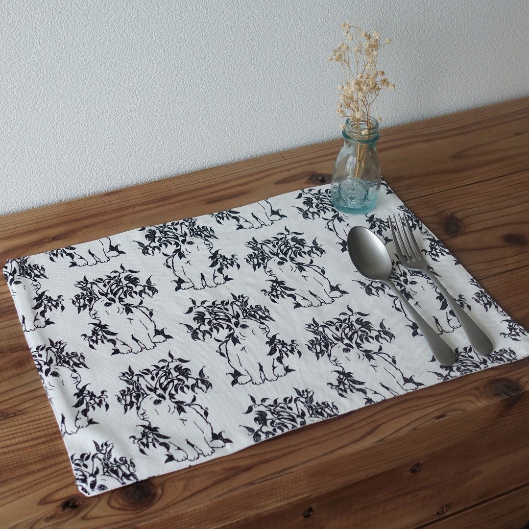 Canvas Kitchen place mat   Rabbit leaves pattern　(W) - 餐垫/桌巾 - 棉 白色