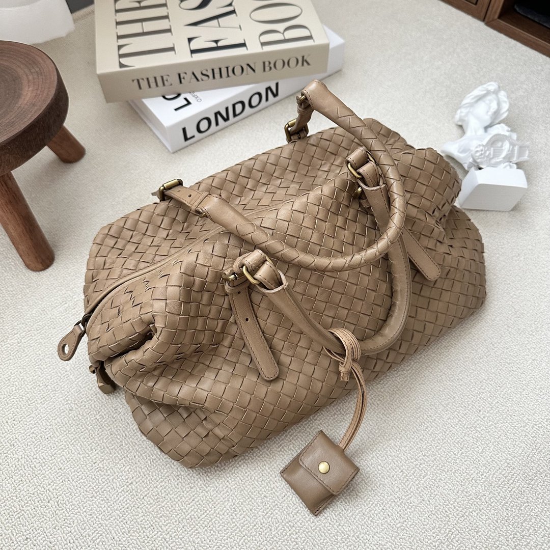 BOTTEGA VENETA 葆蝶家 Intrecciato  拿铁米色 水饺包 - 手提包/手提袋 - 真皮 咖啡色