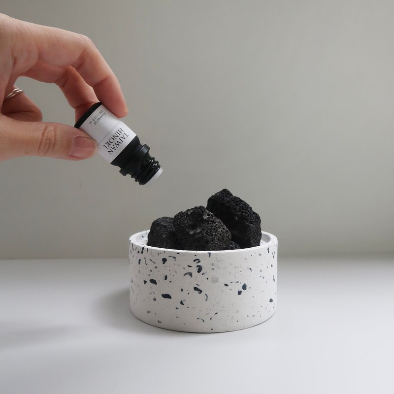 TERRAZZO 磨石子 | 天然矿石黑火山岩水泥扩香盆 & 纯精油组 - 香薰/精油/线香 - 石头 