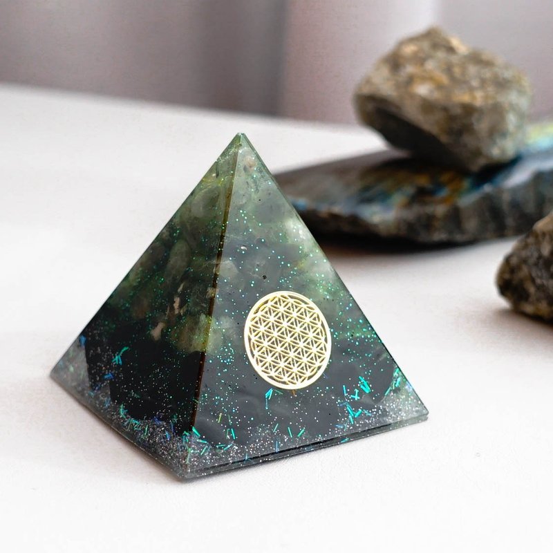 预订【绿发晶、黑曜石】奥根水晶能量金字塔Orgonite 6x6 cm - 摆饰 - 水晶 绿色