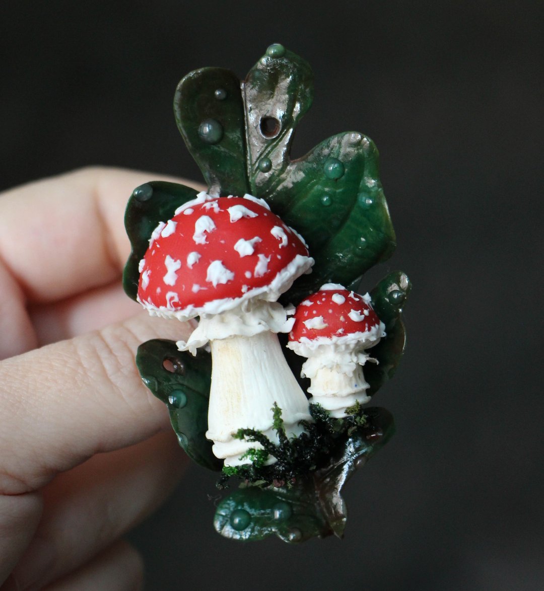 Amanita muscaria brooch - Handmade mushroom brooch - 胸针 - 其他材质 红色