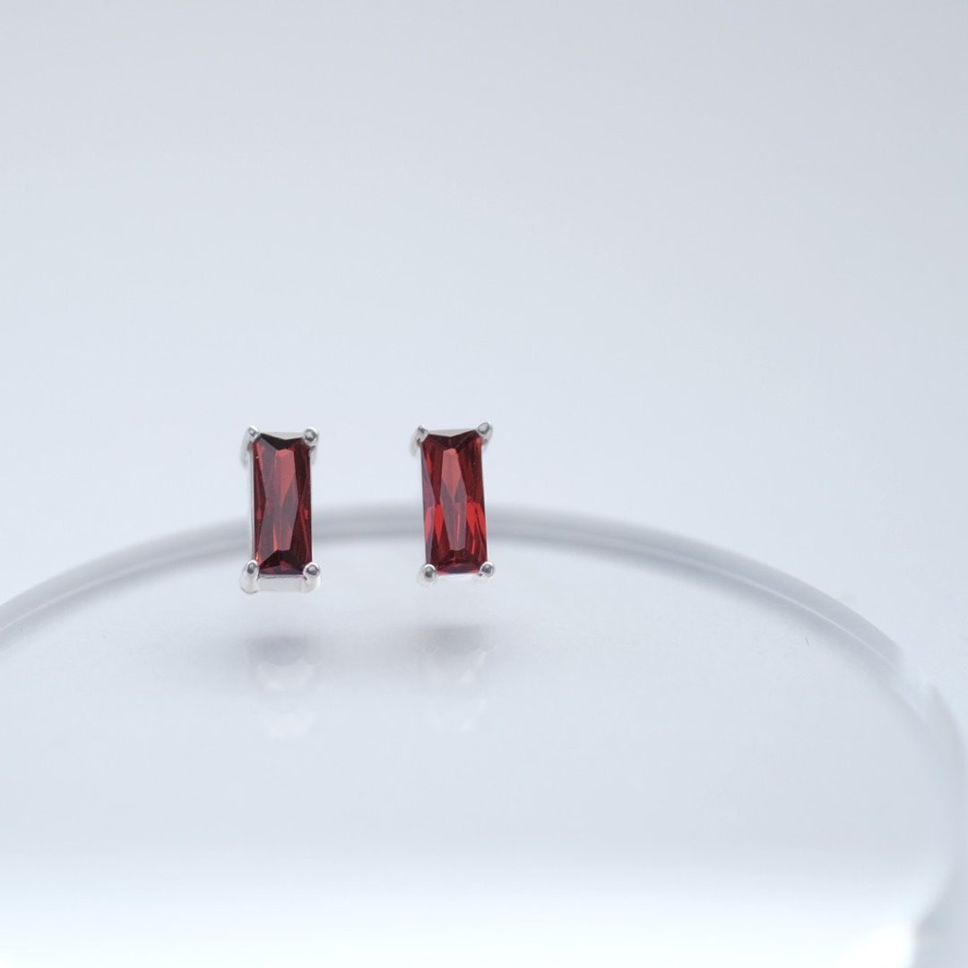 Mini Garnet Square Earrings Silver 925 - 耳环/耳夹 - 其他金属 紫色