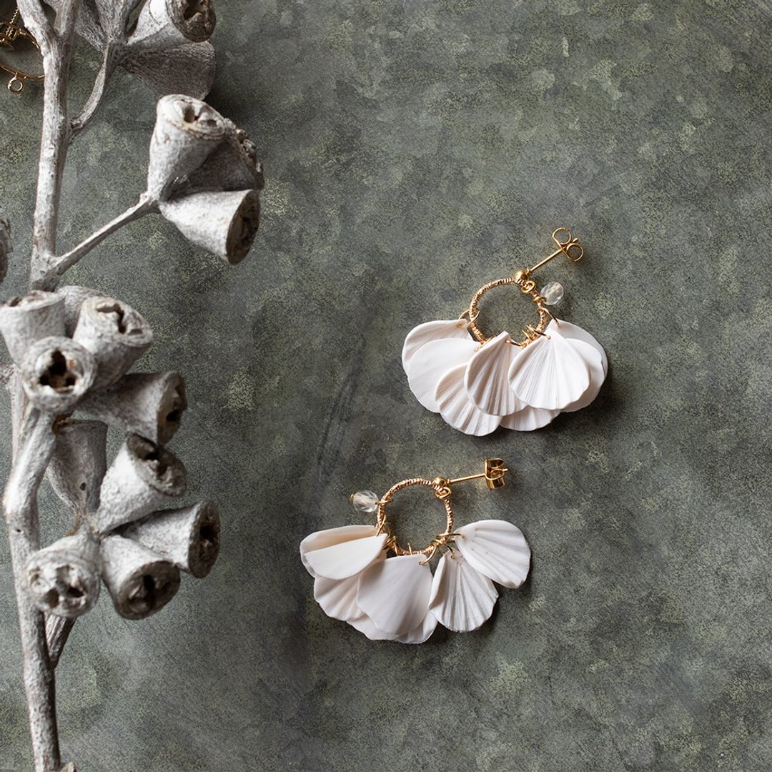 Petal Fringe Earrings /  White - 耳环/耳夹 - 粘土 白色