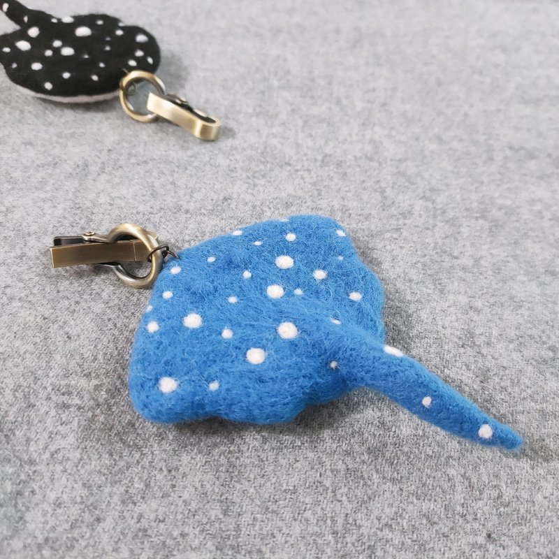 【手作羊毛毡】海底生物魟鱼吊饰 - 钥匙链/钥匙包 - 羊毛 蓝色