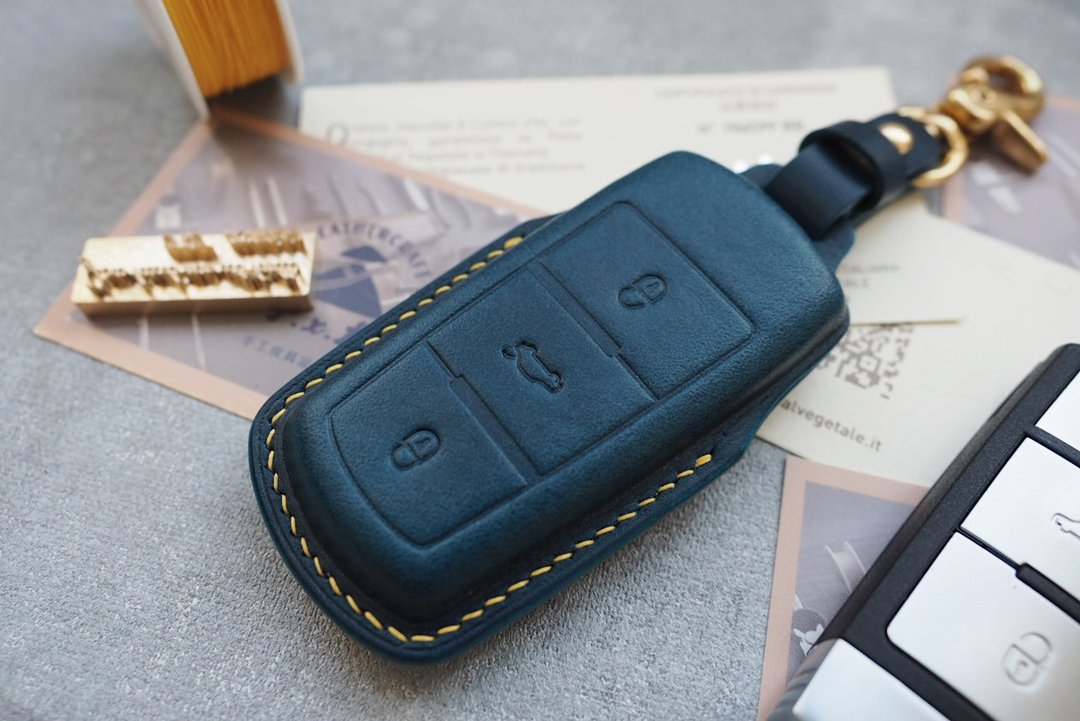 福斯Volkswagen车钥匙套 纯手工牛皮 定制化刻字礼物 订制颜色 - 钥匙链/钥匙包 - 真皮 多色