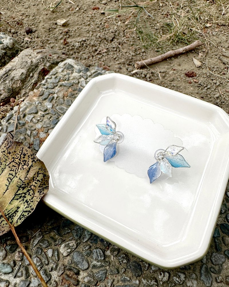 耳针x耳夹水晶花_天使翅膀贴耳款 (银边框蓝色版) _光点手感温饰 - 耳环/耳夹 - 树脂 蓝色