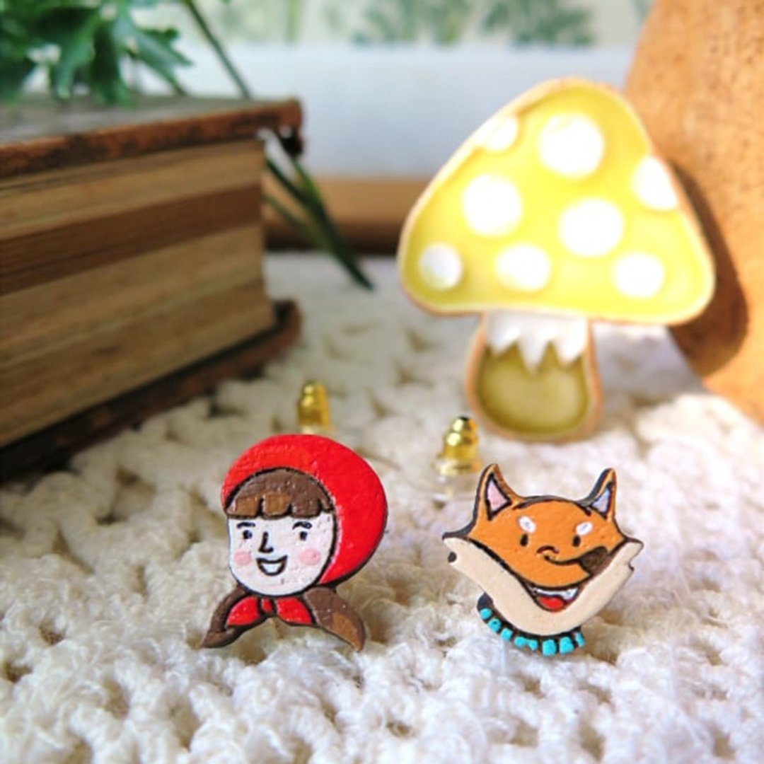 Wooden earring little red riding hood - 耳环/耳夹 - 木头 红色