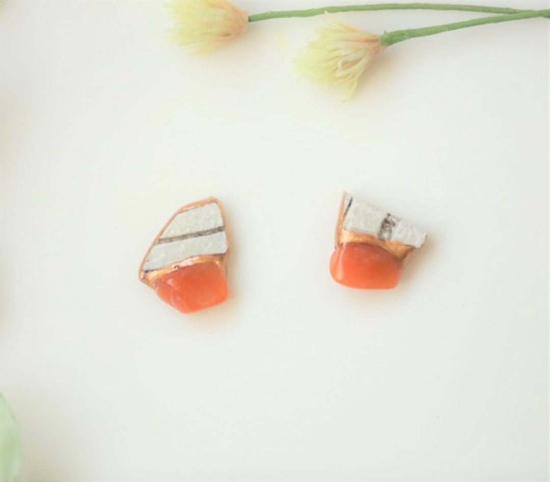 Karatsu ware porcelain piece x Kintsugi 14KGF earrings earrings (orange aventurine) - 耳环/耳夹 - 其他金属 