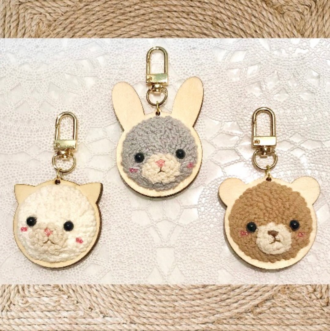 Made to order Customized key chain key ring embroidered rabbit, cat, bear - 钥匙链/钥匙包 - 绣线 多色