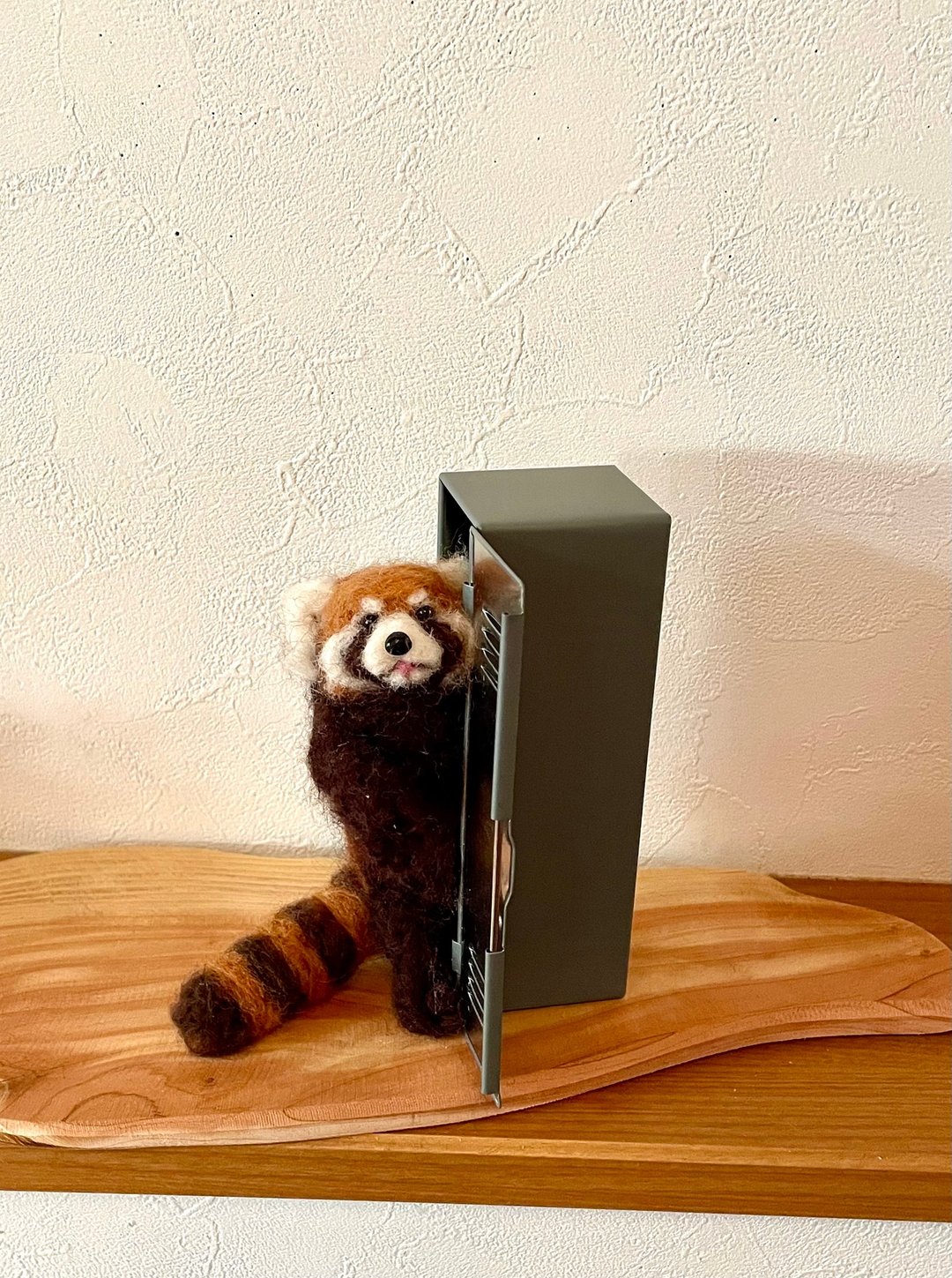 置物柜里的小熊猫 - 编织/刺绣/羊毛毡/裁缝 - 羊毛 咖啡色