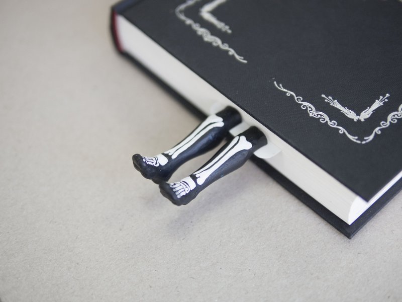 Skeleton socks bookmark - 书签 - 塑料 多色