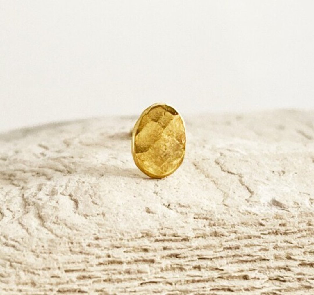 K24 Pure Gold EGG Earrings K24 Pure Gold EGG Stud Earrings From One Ear - 耳环/耳夹 - 其他金属 