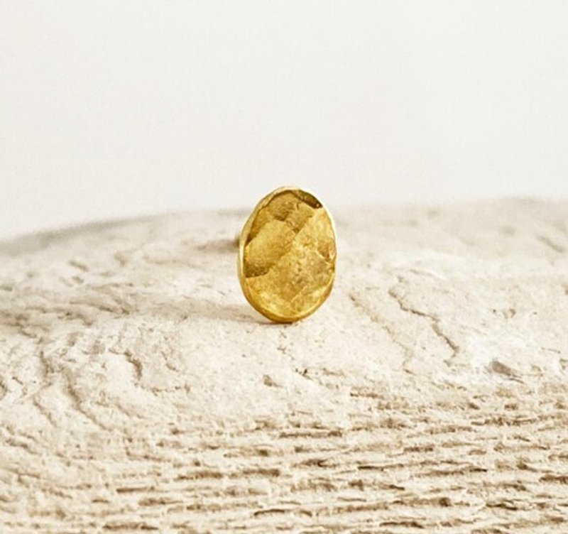 K24 Pure Gold EGG Earrings K24 Pure Gold EGG Stud Earrings From One Ear - 耳环/耳夹 - 其他金属 