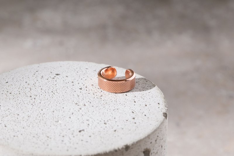 格纹红铜耳扣 Emboss Texture Copper EarCuff - 耳环/耳夹 - 纯银 粉红色