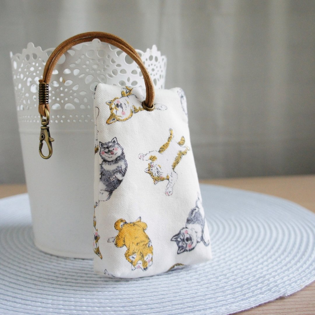 Lovely【日本布】柴犬睡立体茶包拉链钥匙包ID感应卡可用、米白 - 钥匙链/钥匙包 - 棉 白色